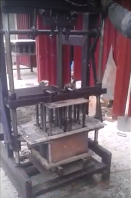 Machine a parpaing manuelle